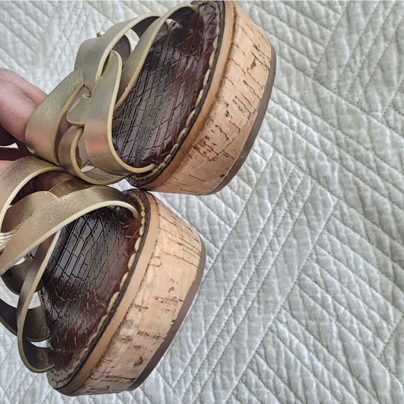 Sam Edelman Gold Sandals Elegant Minimalist Design - Picture 4 of 13